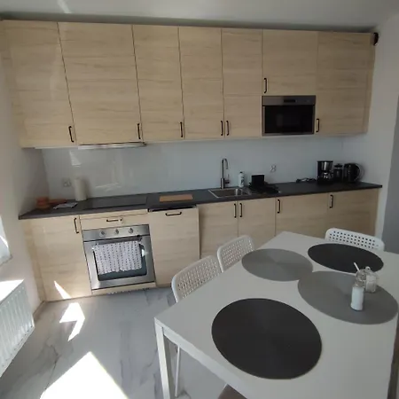 Przy Mogilskiej Z Miejscem Postojowym